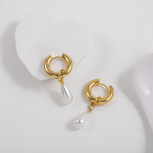 Teardrops Pearl Earring